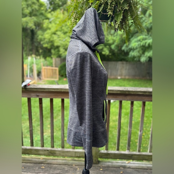 Lukka gray and black striped athletic zip up hoodie medium - Picture 5 of 9